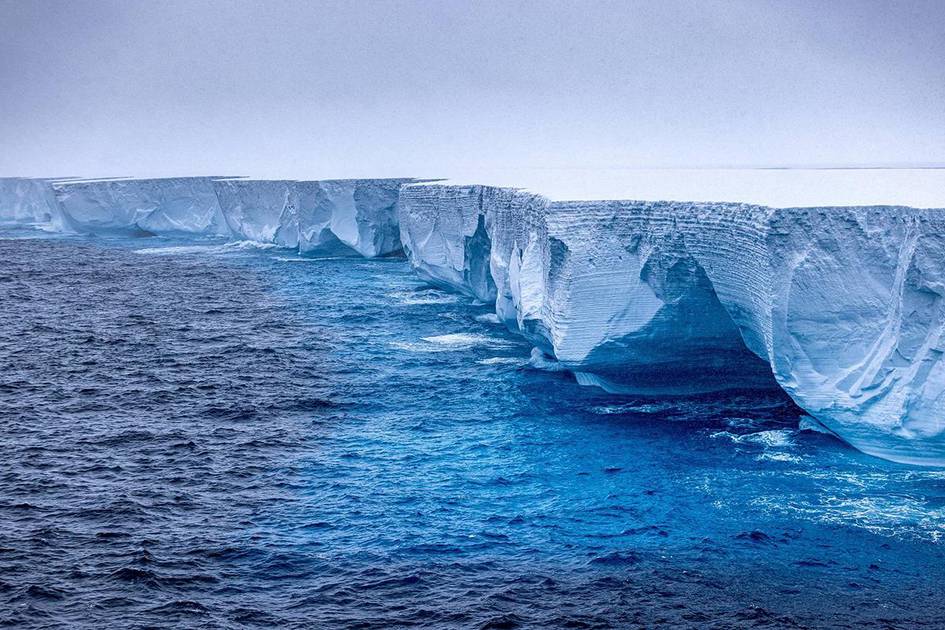 Дунёдаги энг йирик айсберг бутунлай парчаланиб кетди (фото)